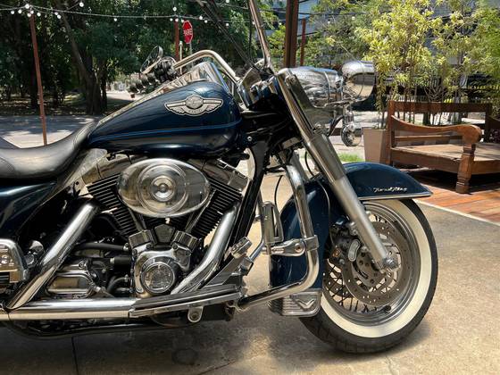 HARLEY-DAVIDSON ROAD KING CLASSIC 